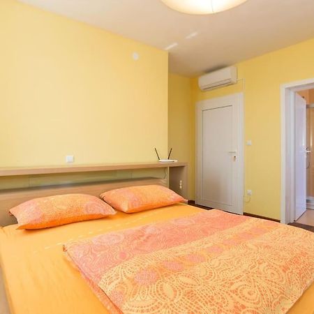 Villa Ajda - Orange Room Omišalj Exterior foto